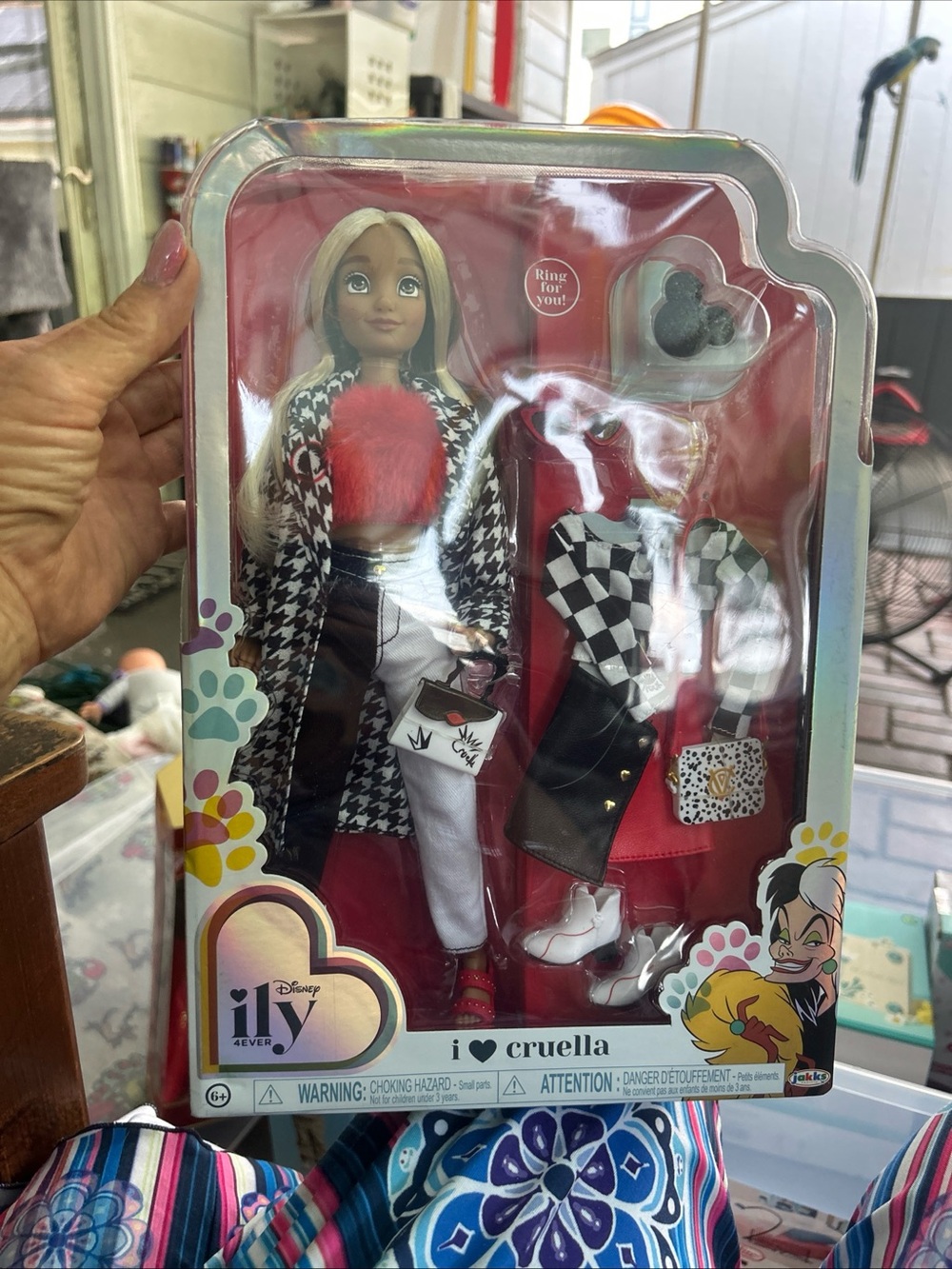 Disney ILY Cruella Fashion Doll - Black, White & Red - Picture 12 of 12